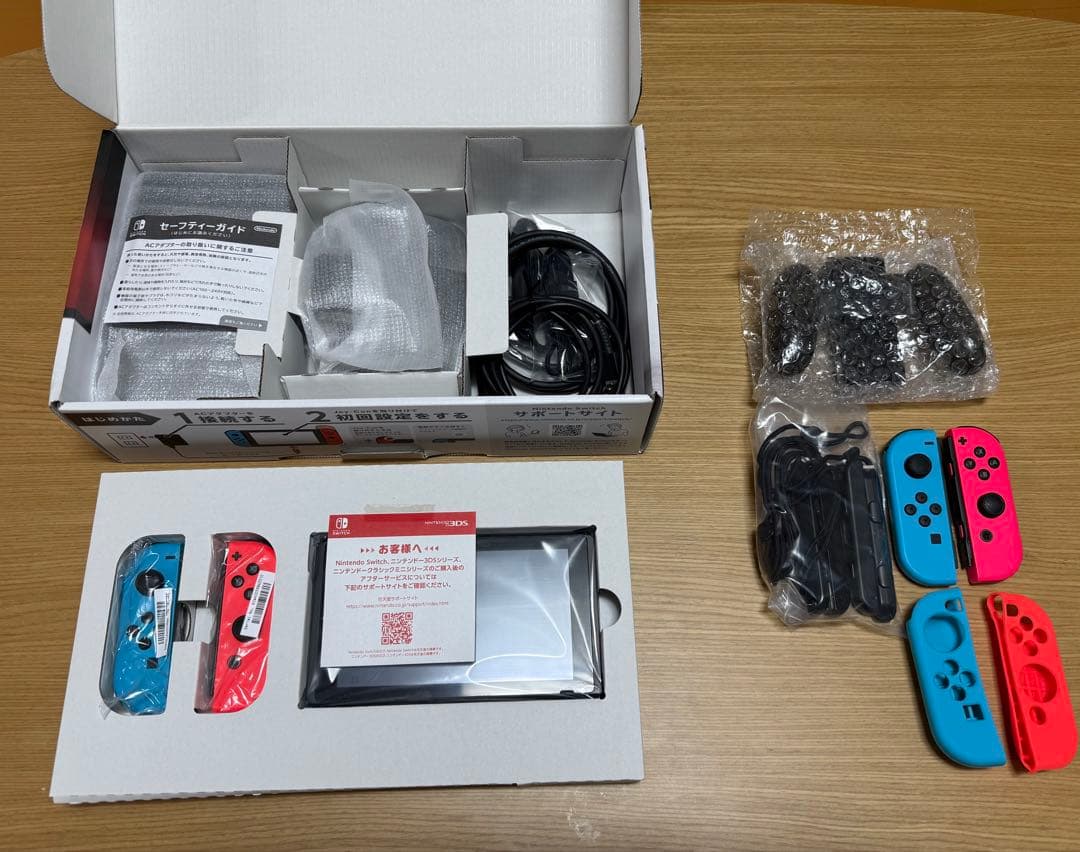 Switch 一式＋充電グリップ＋Joy-Con2個＋SDカード＋ケースセット
