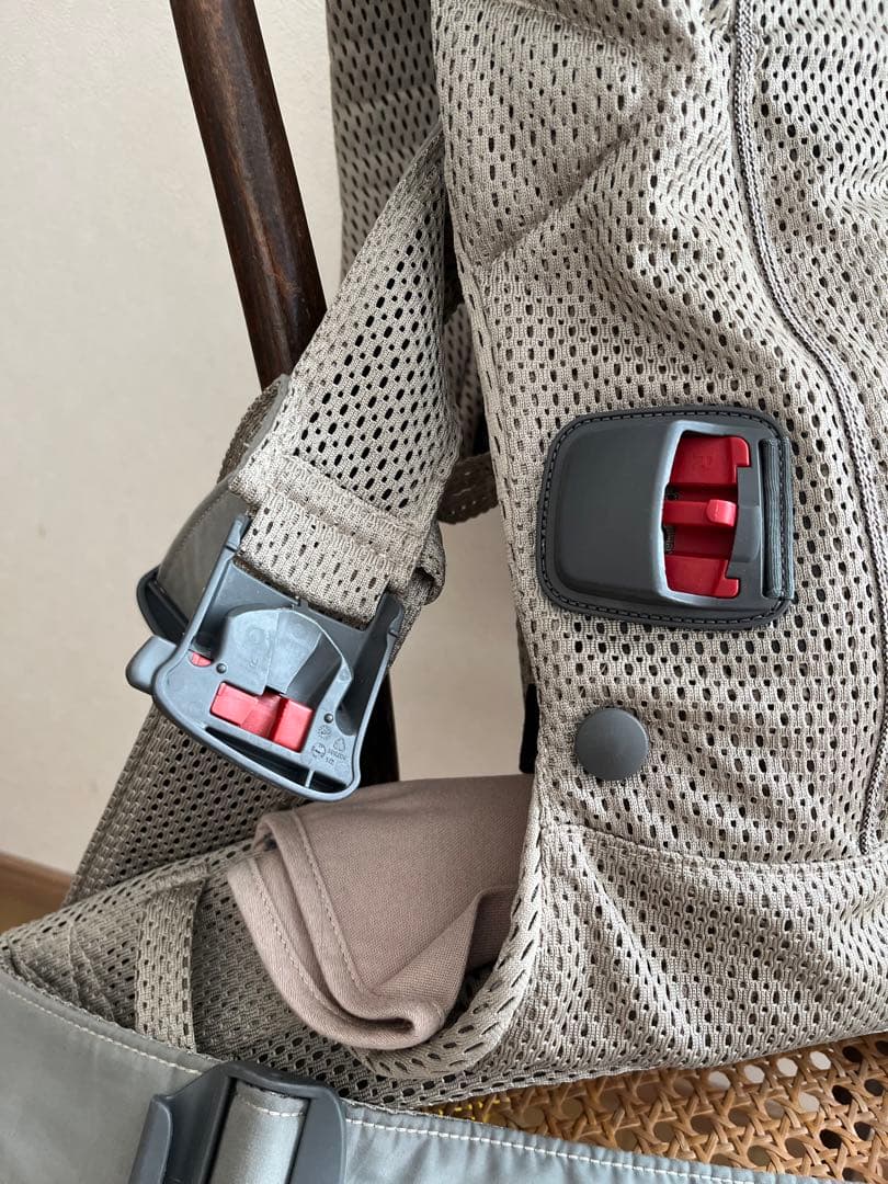 ベビービョルン　ワンカイエアー　グレージュ