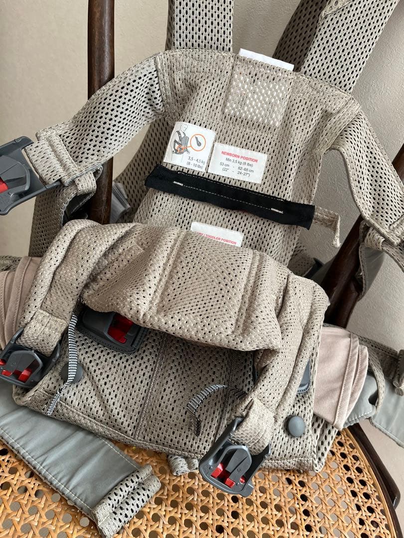 ベビービョルン　ワンカイエアー　グレージュ