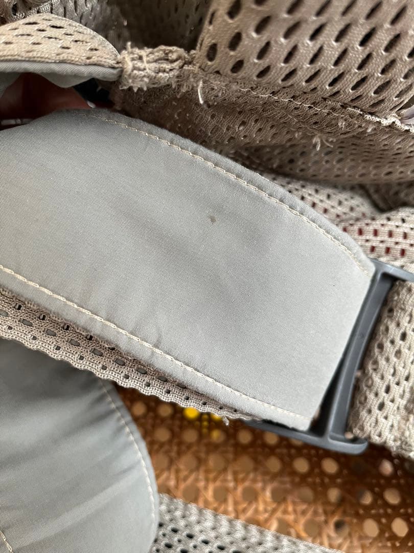 ベビービョルン　ワンカイエアー　グレージュ