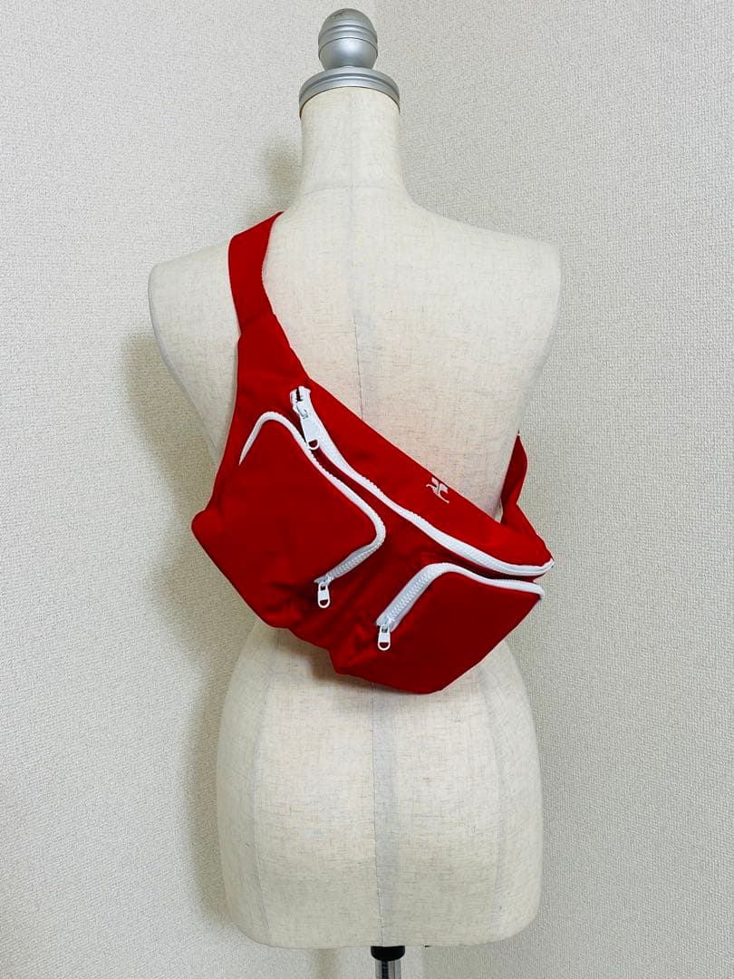 8839. 【未使用訳あり】Courreges ナイロン ボディバッグ 赤