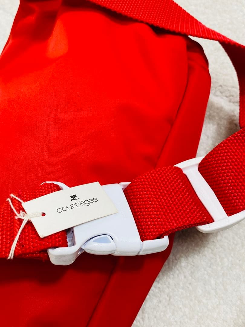 8839. 【未使用訳あり】Courreges ナイロン ボディバッグ 赤