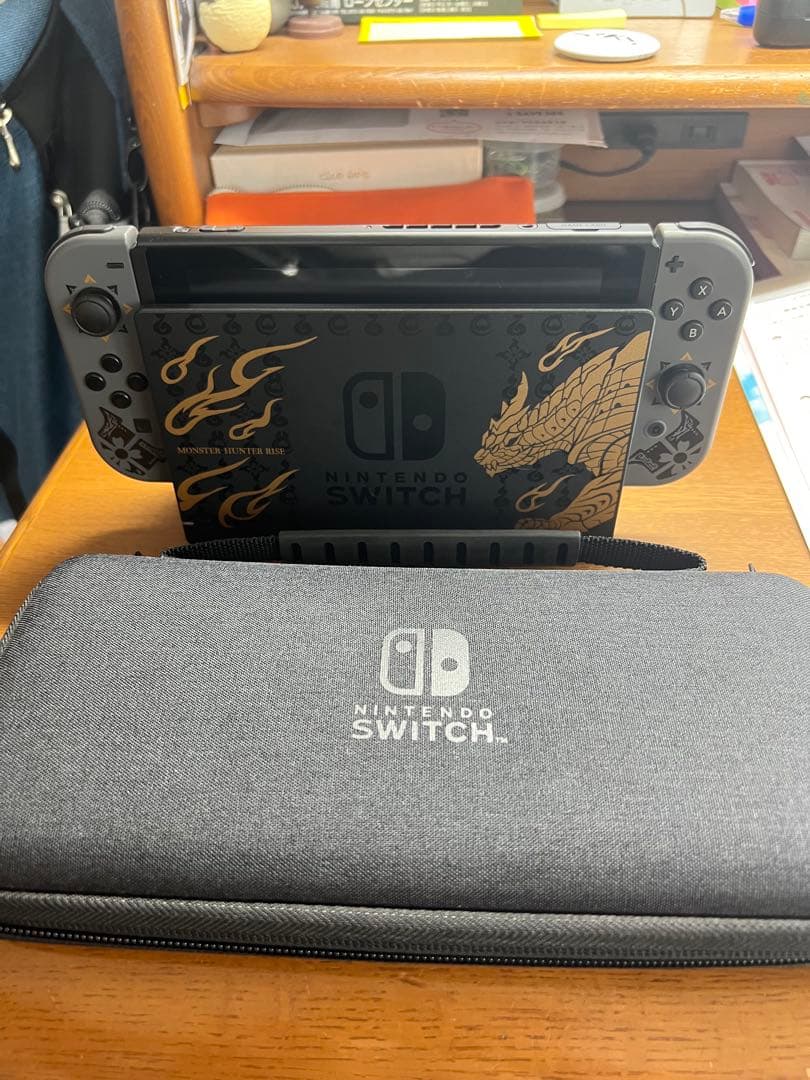 Nintendo Switchモンハンエディション専用ケース付き