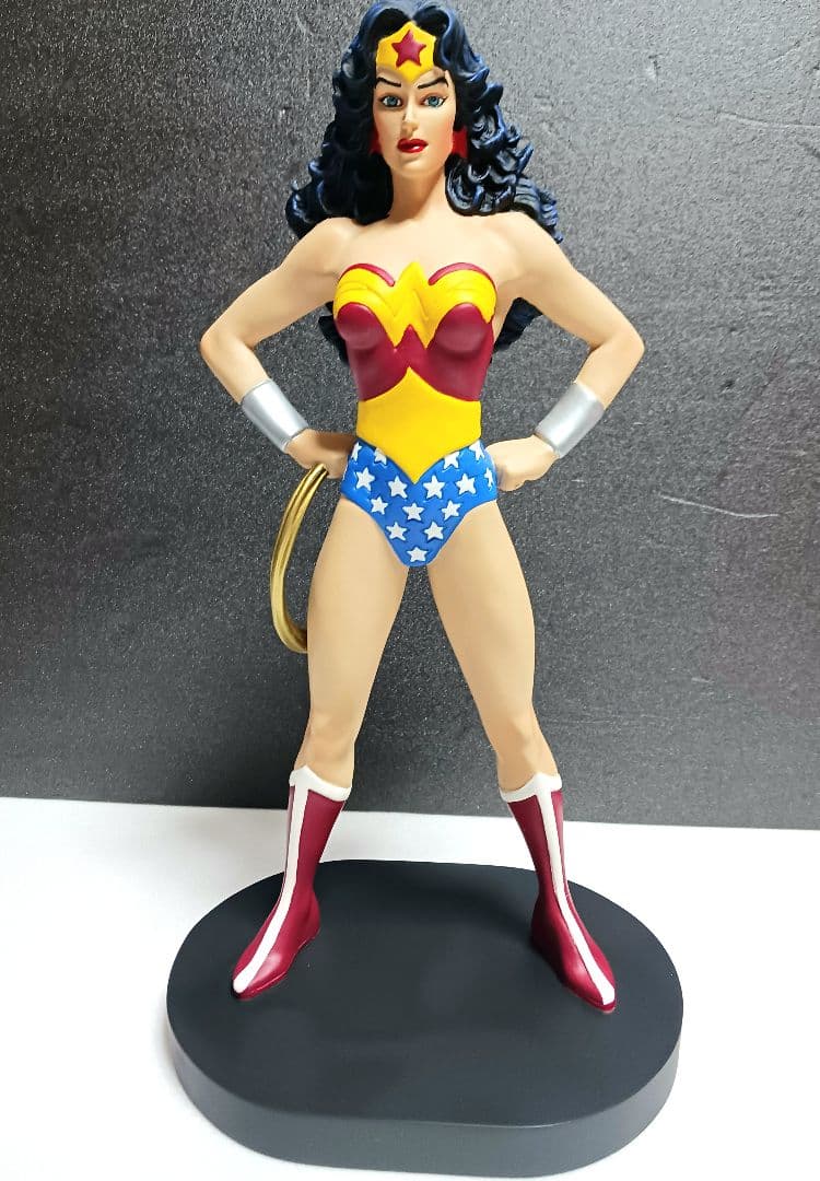 ワーナーブラザーズ ワンダーウーマン スタチュー