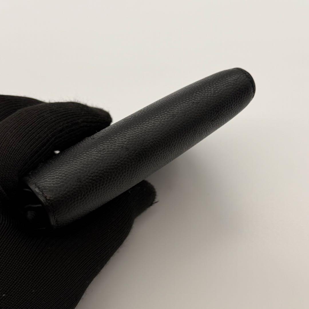 サンローラン　折り財布　キャビアスキン　ロゴ刻印　レザー　ブラック