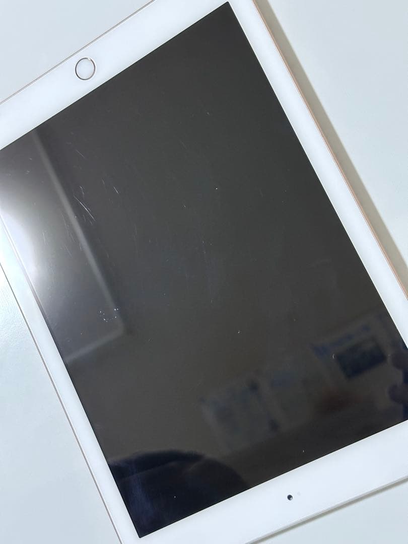 iPad 第6世代 (9.7インチ) 32GB WiFi + セルラー