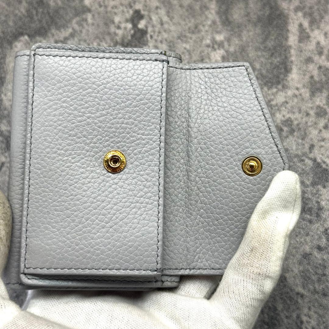 現行 極美品✨miumiu 三つ折り財布 ロゴ金具 ホワイト RFID搭載