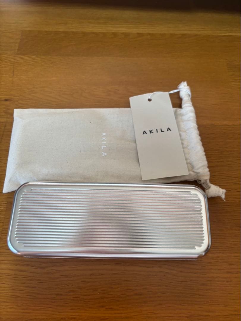 小物 AKILA MATTE SILVER TITANIUM