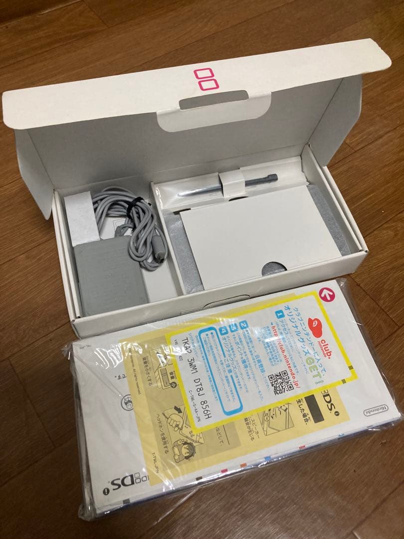 美品 ニンテンドー DSI