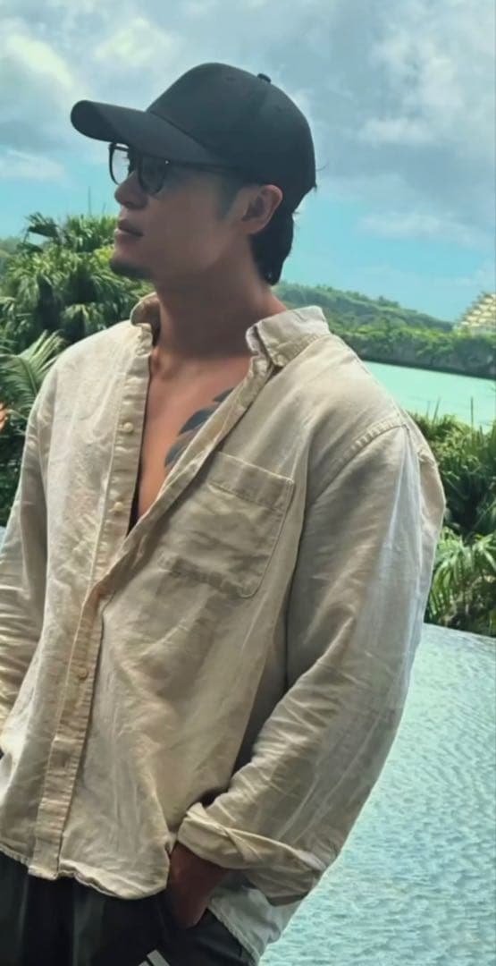 MAVE HAWK ブラックフレームサングラス ライトグレー