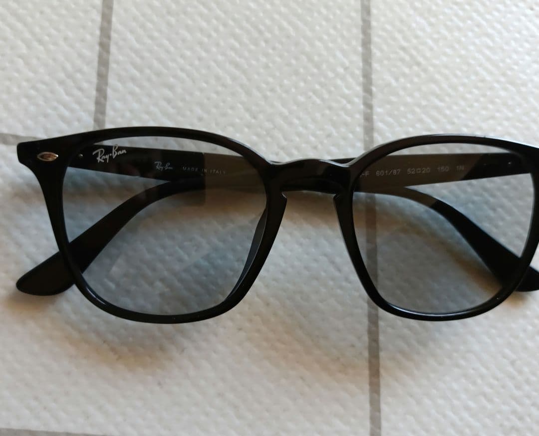 Ray-Ban RB4258F ブラック サングラス