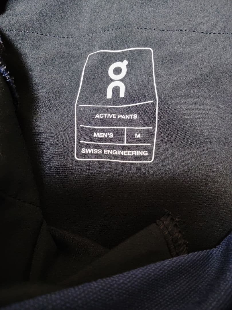 on アクティブパンツ M ネイビー