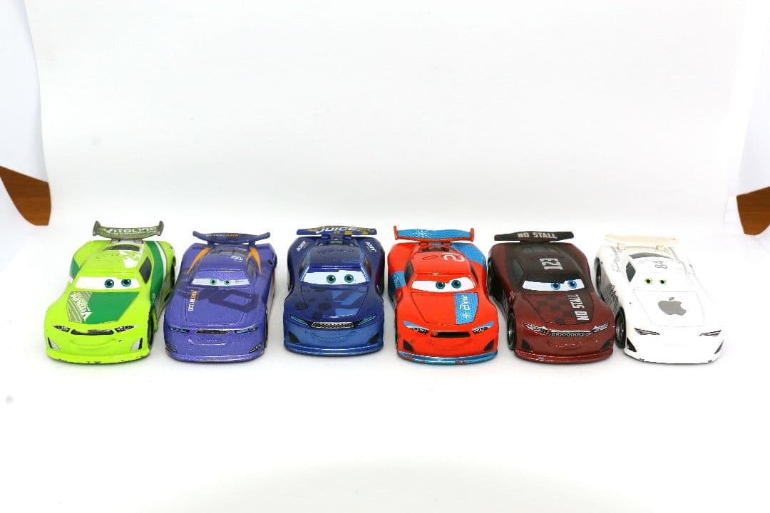 トミカ　カーズ　次世代レーサー6台セット