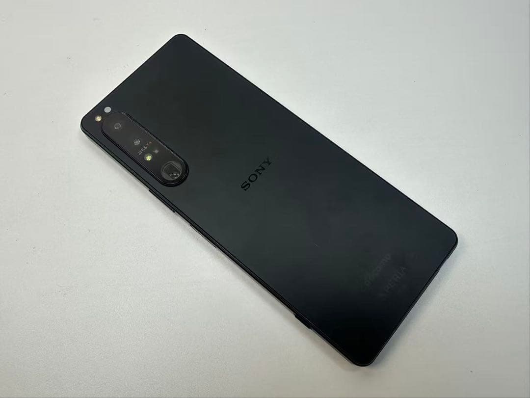外観美品 SONY Xperia 1 IV docomo so-51c 黒